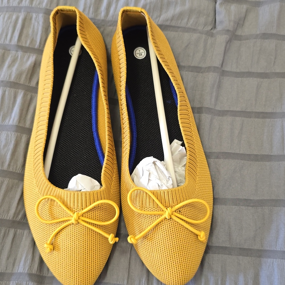 Yellow Women's Ballet Flats Sz 7 Nwot - Picture 2 of 4